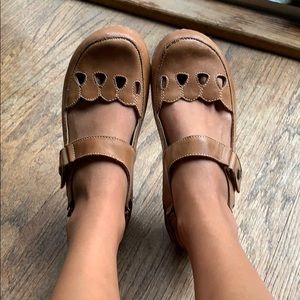 Spring Step tan leather sandals